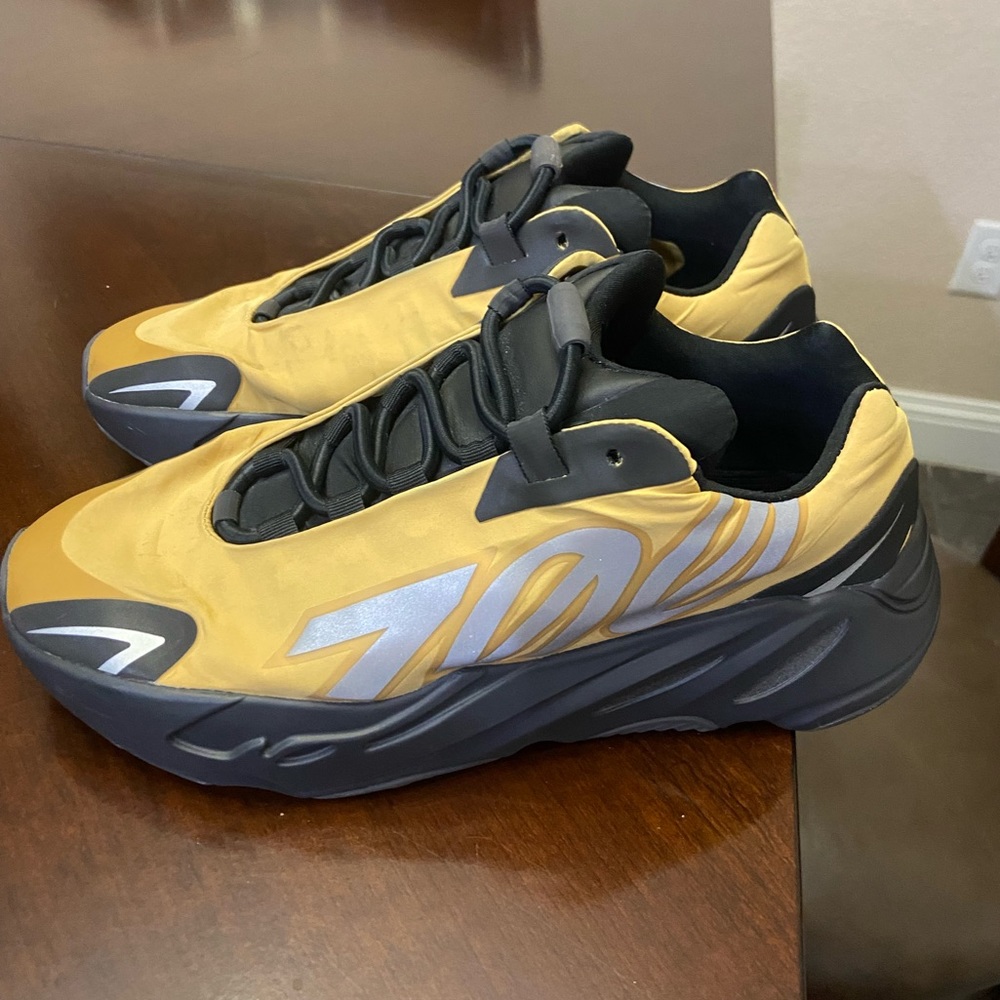 Yeezy 700 MNVN honey